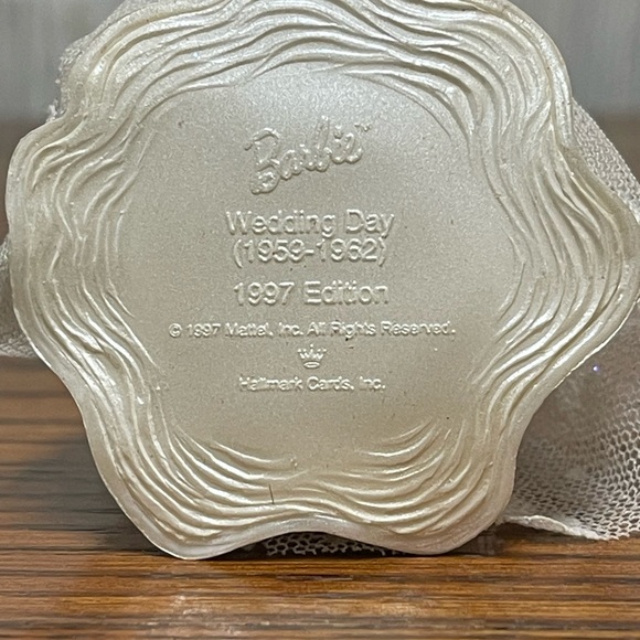 Barbie Wedding Day Hallmark Keepsake Ornament 1997 Edition - Picture 5 of 5